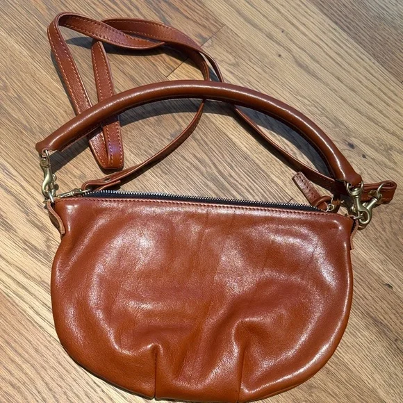 Elegant Brown Leather Shoulder Bag - Picture 2 of 6